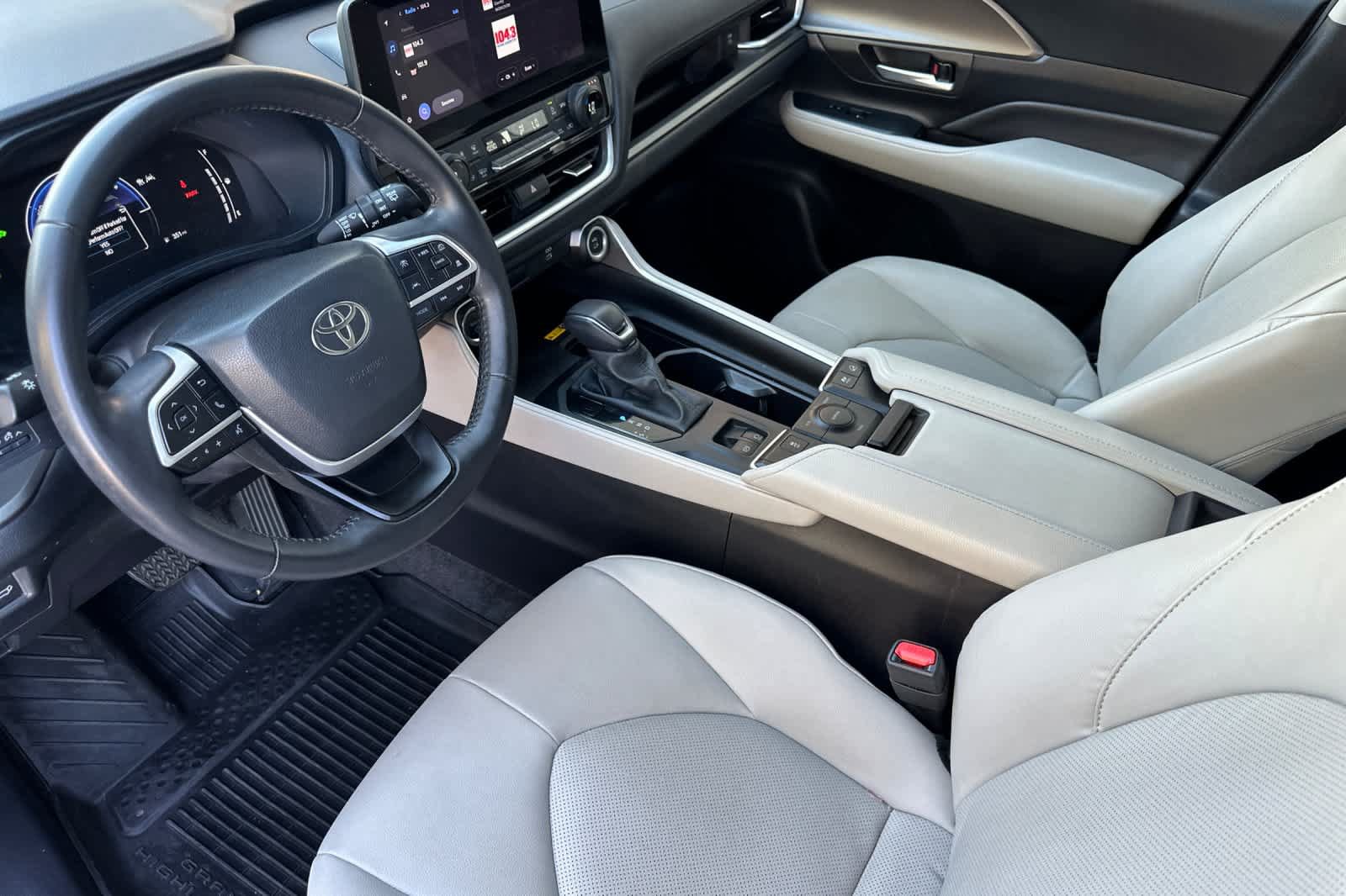 Used 2024 Toyota Grand Highlander AWD Hybrid image 11