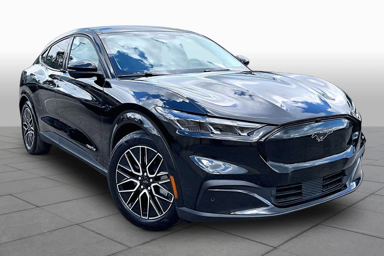 Certified 2025 Ford Mustang Mach-E Premium RWD image 3