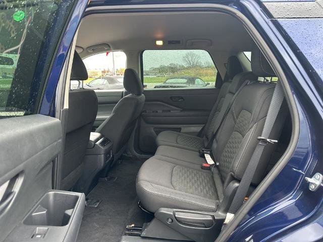 Used 2025 Nissan Pathfinder SV AWD/4WD image 13