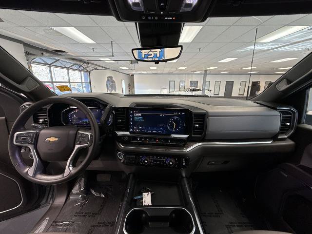 Used 2025 Chevrolet Silverado 2500 LTZ w/ LTZ Premium Package AWD/4WD image 15