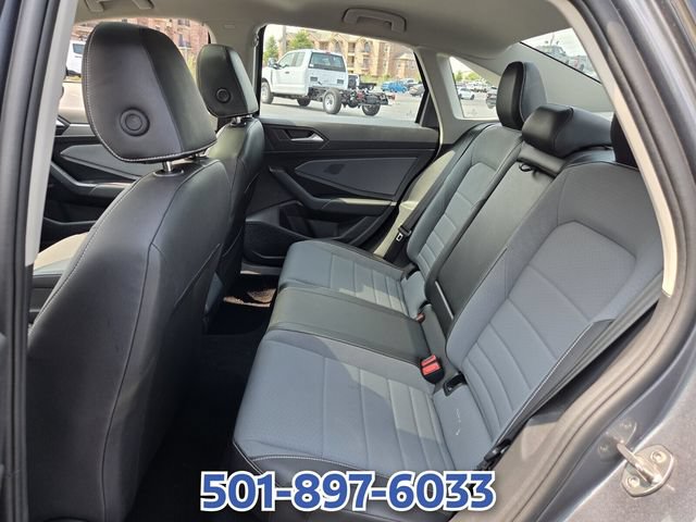 Used 2025 Volkswagen Jetta SE FWD image 10