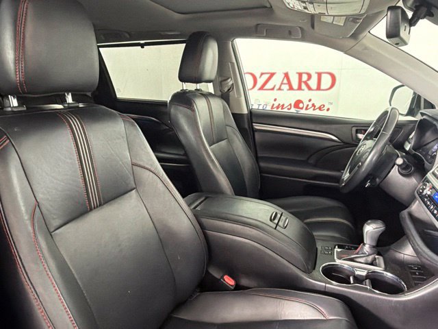 Used 2019 Toyota Highlander SE FWD image 30