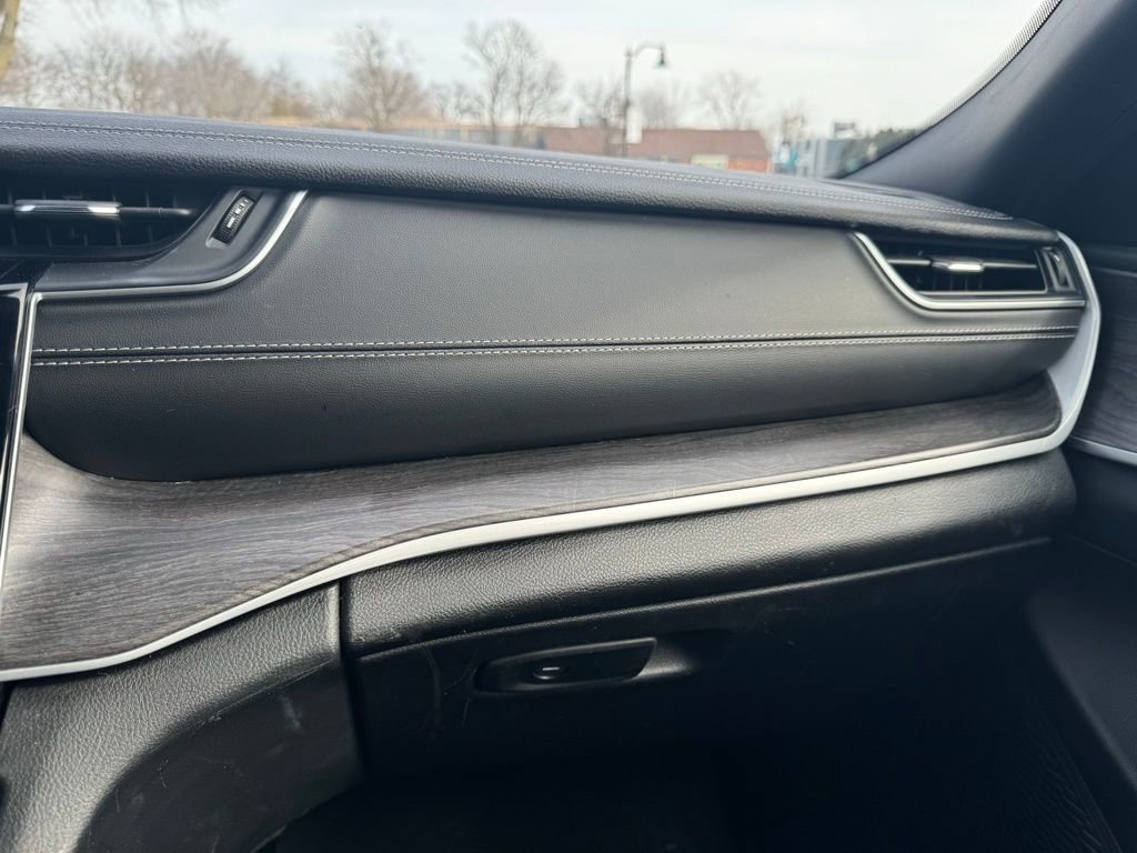 Used 2024 Jeep Grand Cherokee L Limited w/ Luxury Tech Group II image 31