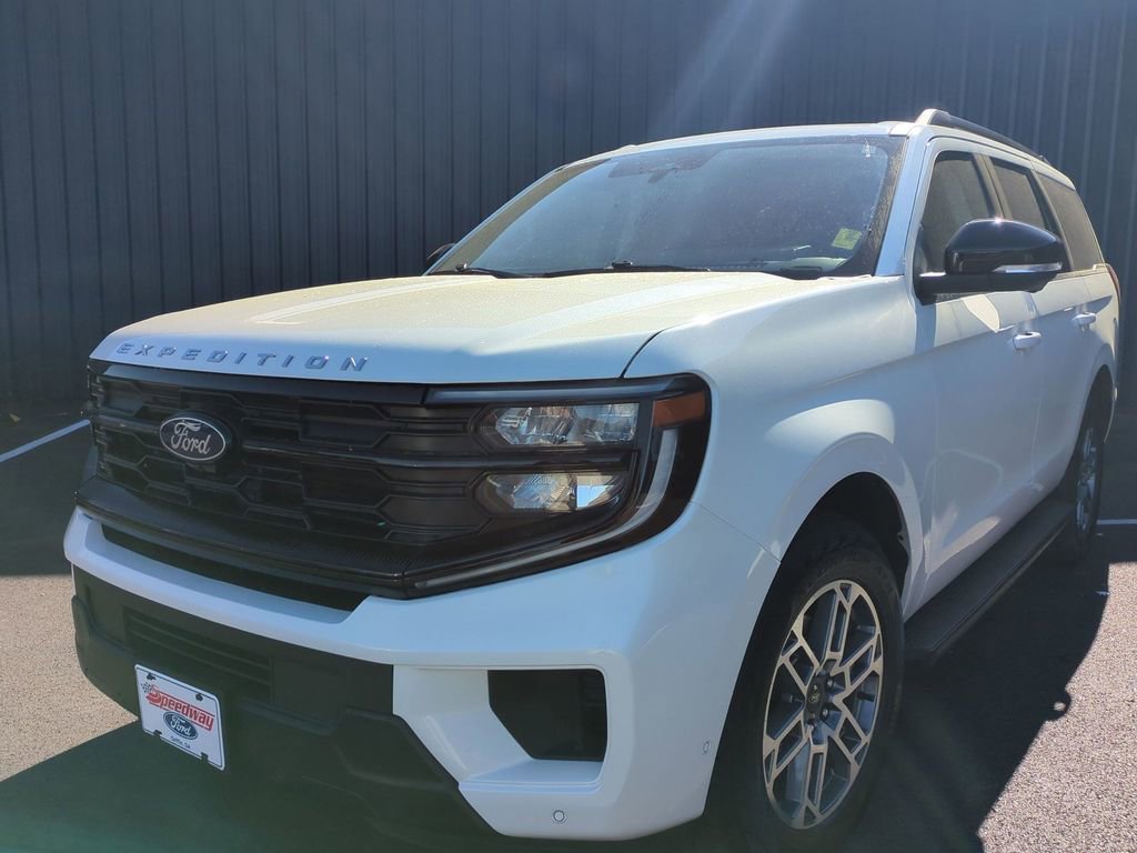 Certified 2025 Ford Expedition Active AWD/4WD image 2