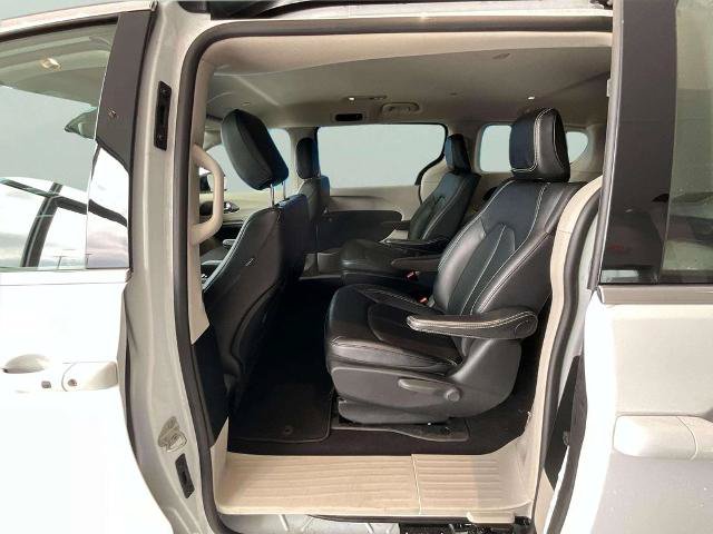 Used 2024 Chrysler Pacifica Limited FWD image 18