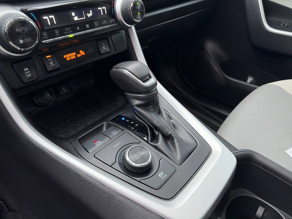 Used 2022 Toyota RAV4 XLE Premium image 30