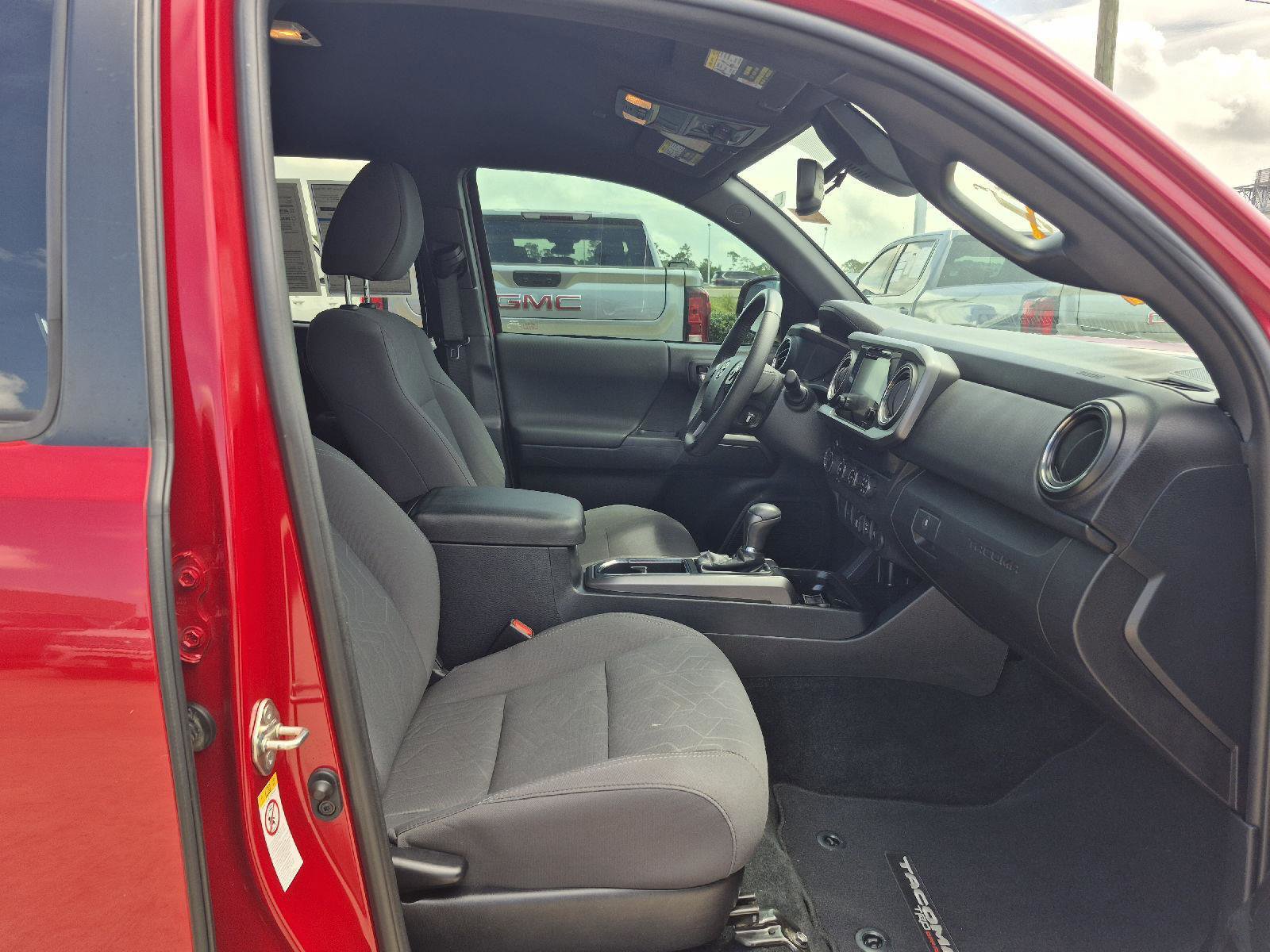 Used 2019 Toyota Tacoma TRD Off-Road AWD/4WD image 10