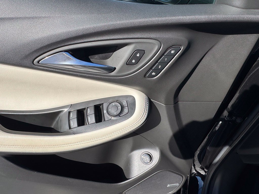 Used 2024 Buick Encore GX Avenir w/ Avenir Technology Package FWD image 11