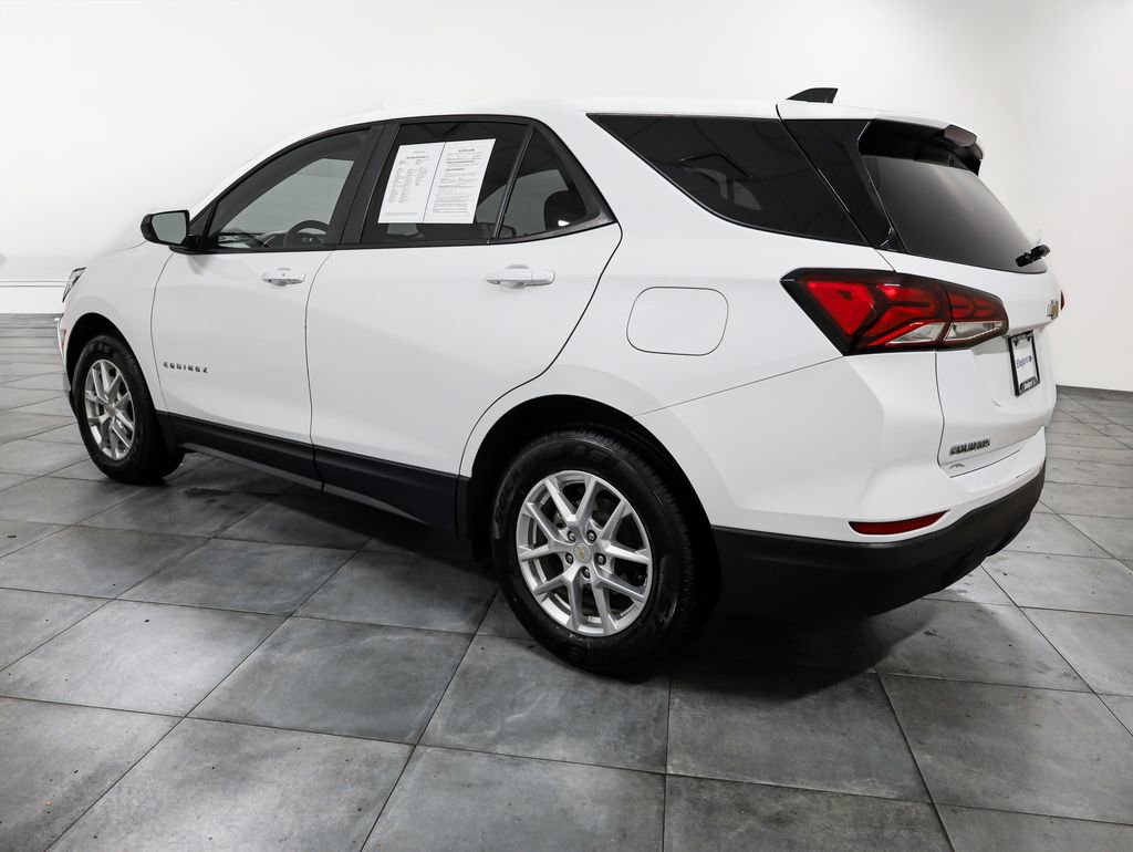 Used 2022 Chevrolet Equinox LS w/ LS Convenience Package image 4