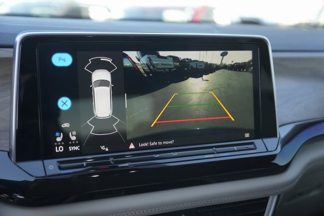 Used 2024 Volkswagen Atlas SE image 26