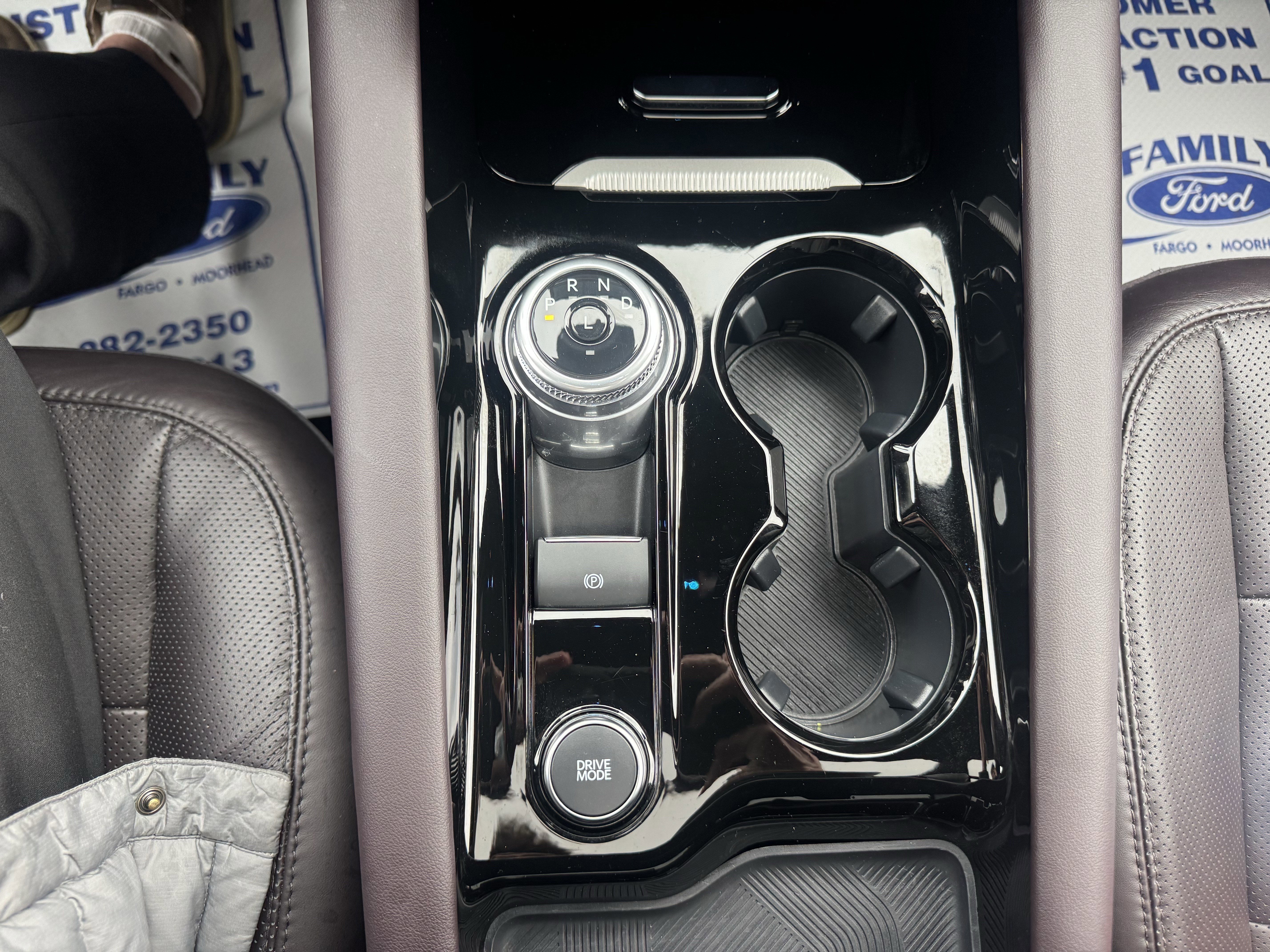 Certified 2025 Ford Explorer Platinum w/ LUX Leather Package image 17