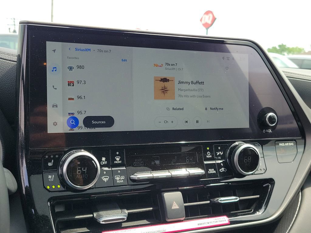 Used 2024 Toyota Highlander Limited AWD/4WD image 27