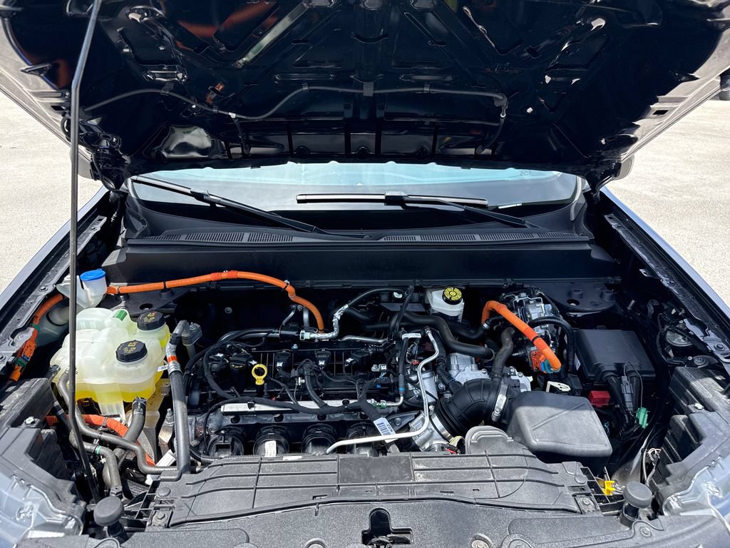 Certified 2025 Ford Maverick XL FWD image 28