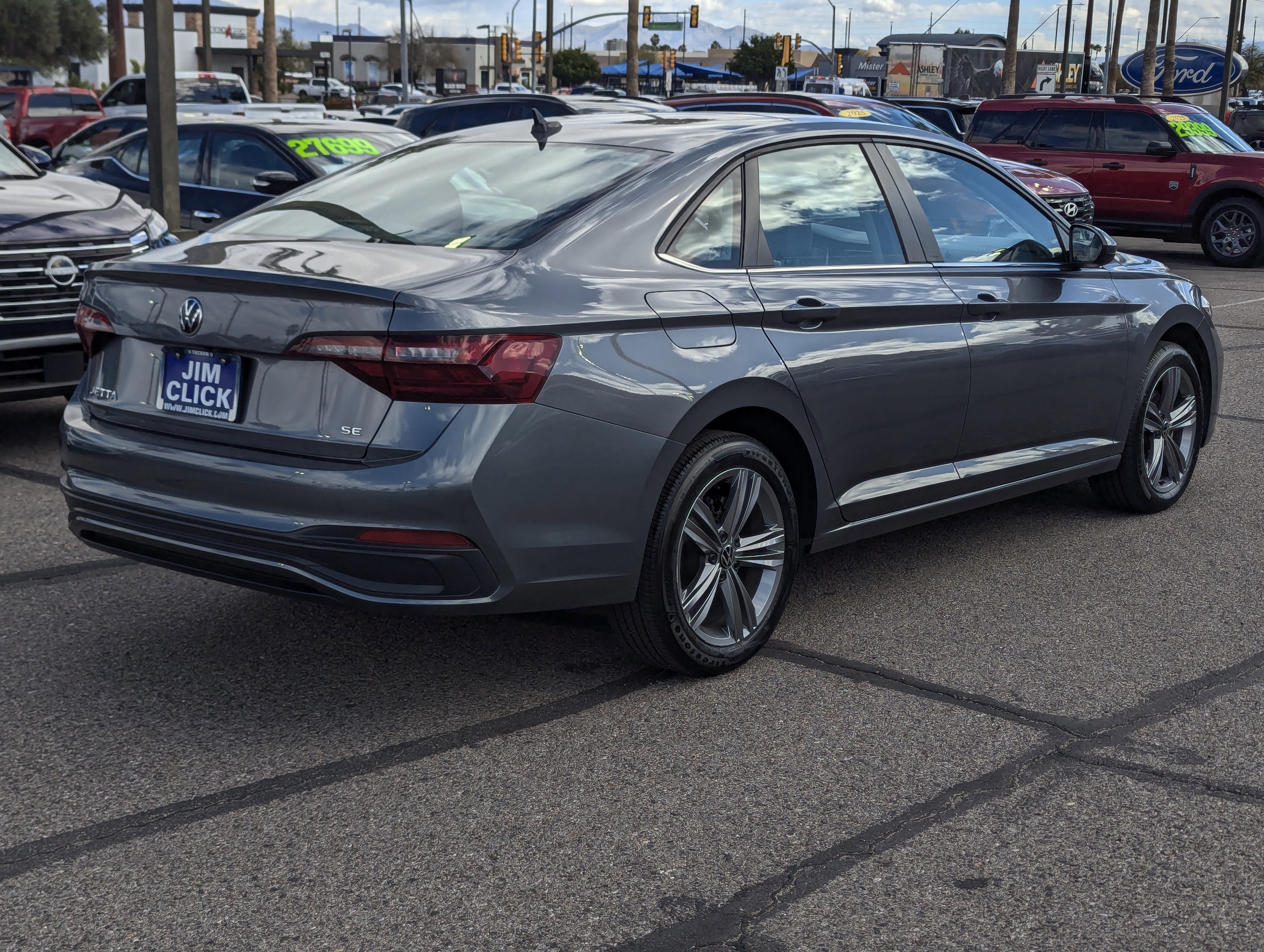 Used 2024 Volkswagen Jetta SE image 4