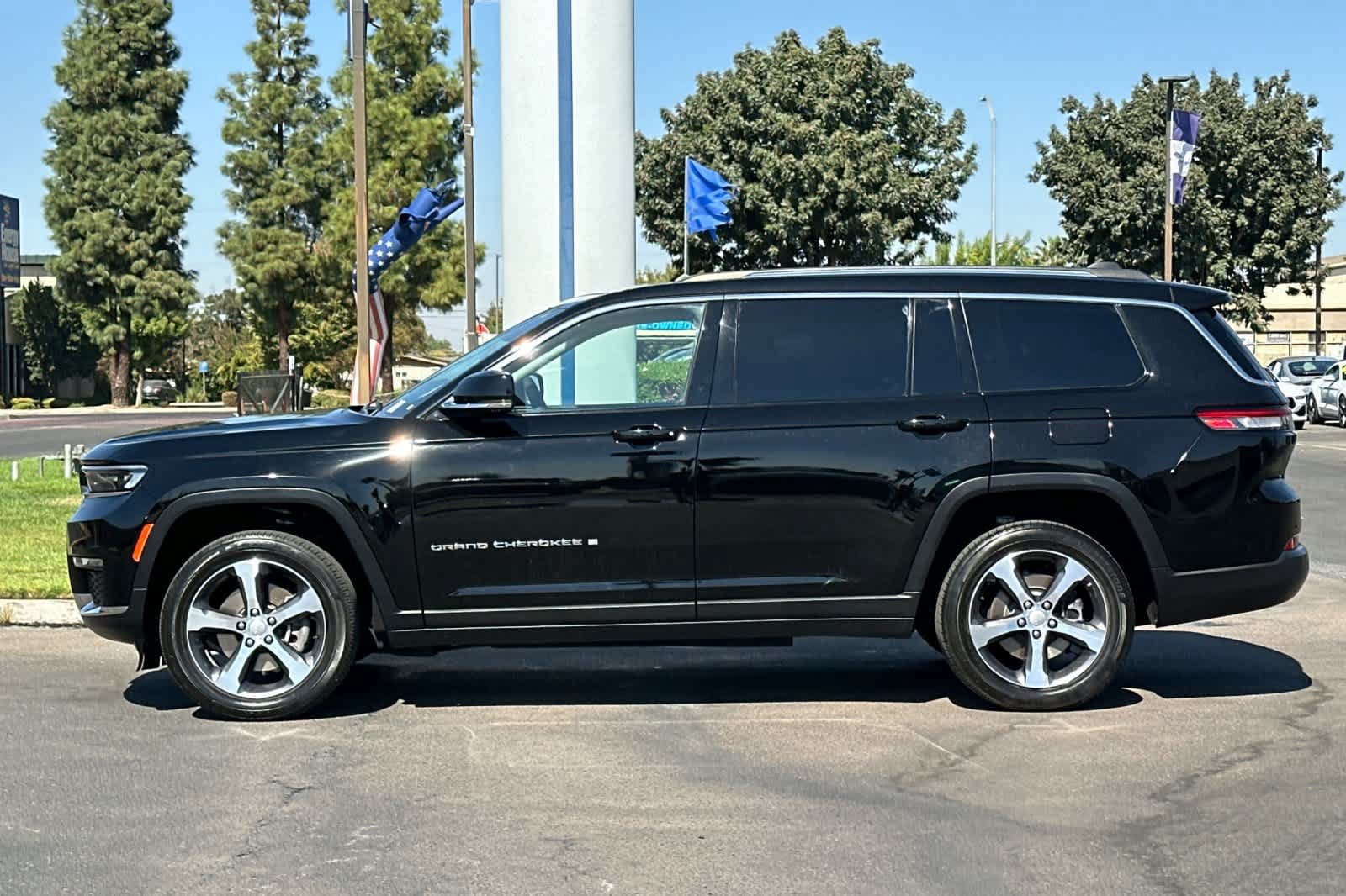 Used 2023 Jeep Grand Cherokee L Limited w/ Luxury Tech Group II AWD/4WD image 6