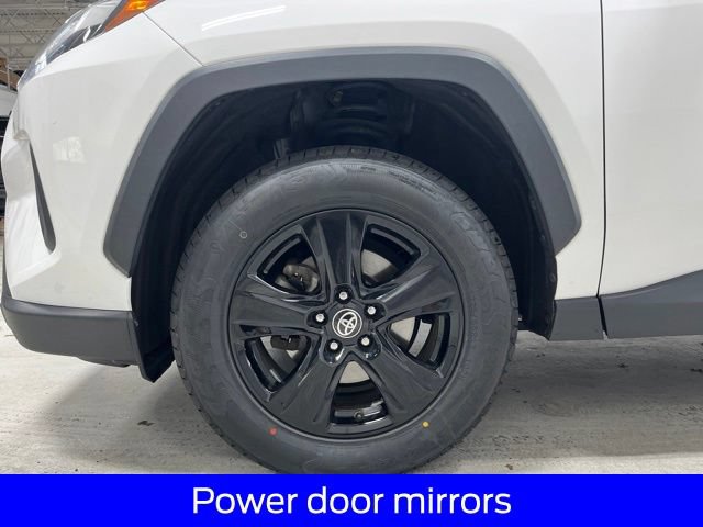 Used 2022 Toyota RAV4 XLE AWD/4WD image 16