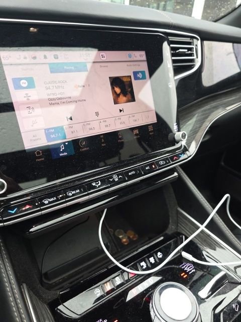 Used 2022 Jeep Wagoneer Series III w/ Premium Group I image 10