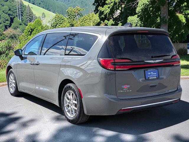 Used 2025 Chrysler Pacifica Select FWD image 4