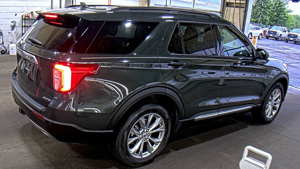 Certified 2022 Ford Explorer XLT w/ Equipment Group 202A AWD/4WD image 5