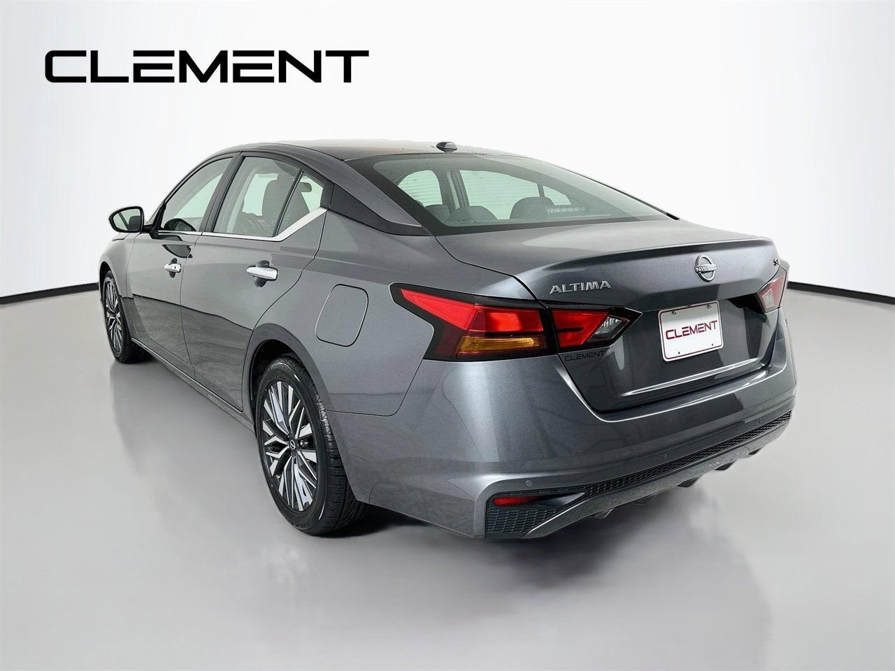Used 2025 Nissan Altima 2.5 SV FWD image 10
