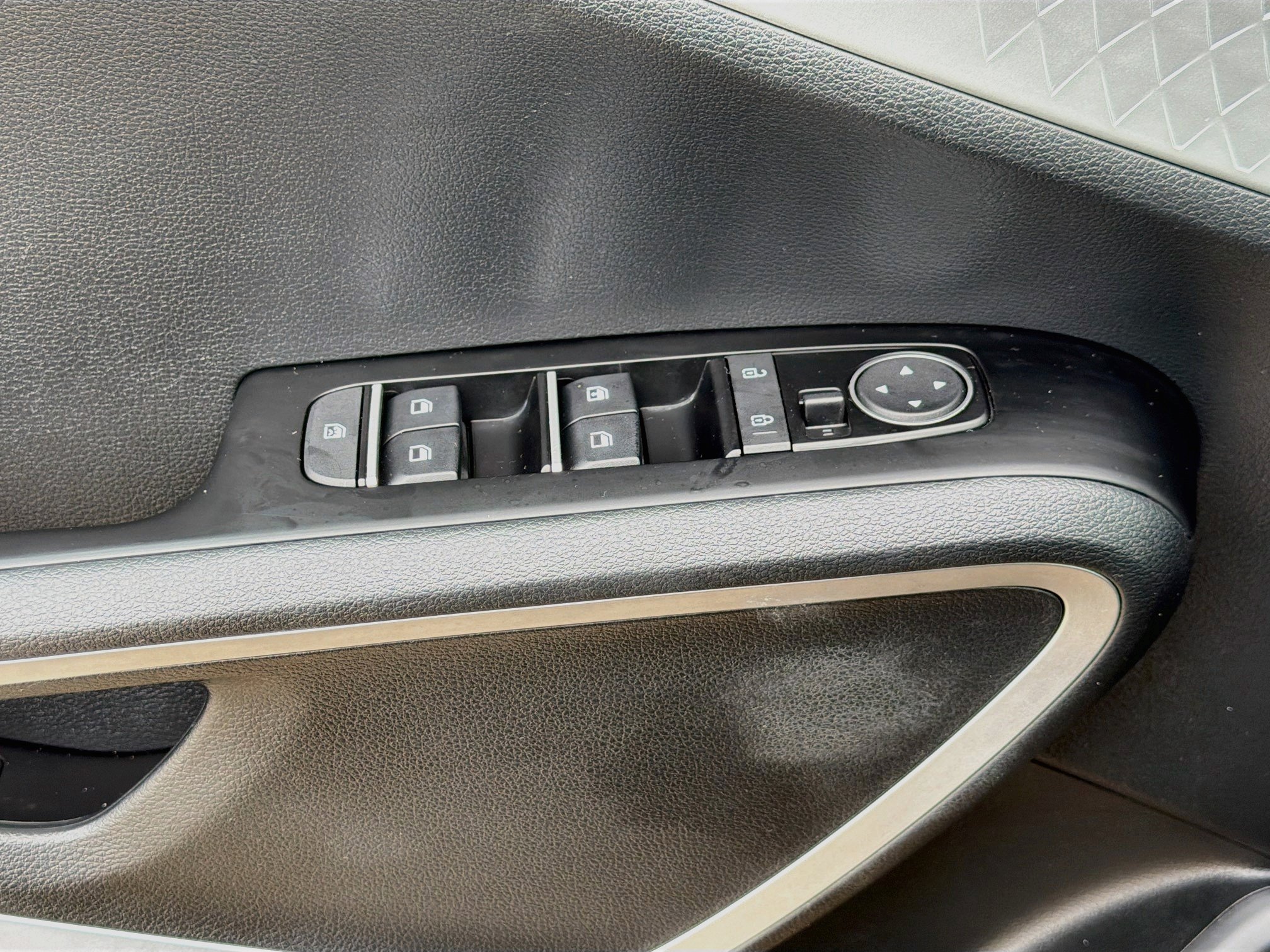Used 2025 Kia Soul LX w/ LX Technology Package FWD image 16