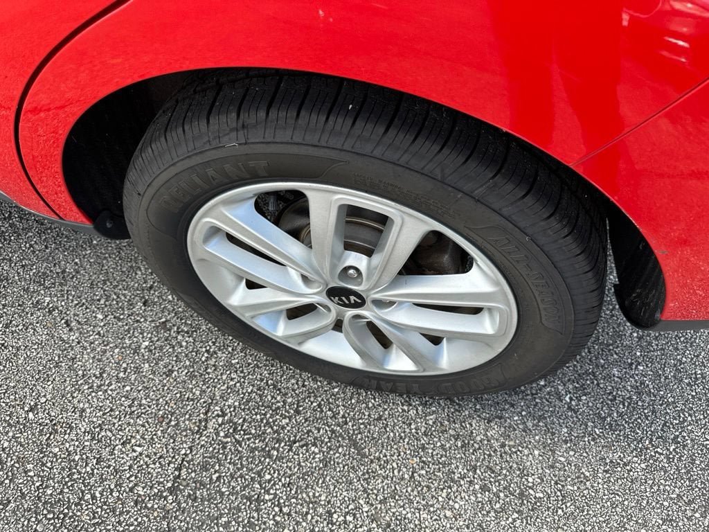Used 2017 Kia Soul + FWD image 19