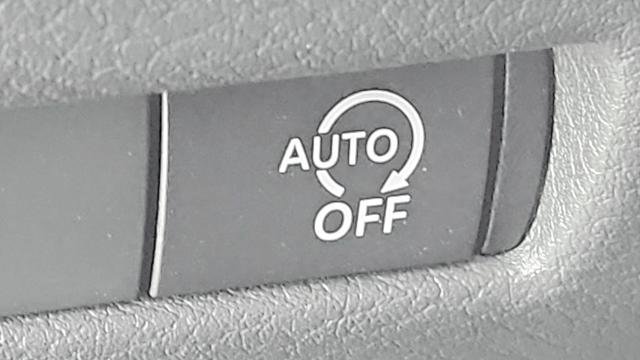 Used 2025 Nissan Kicks SV image 10