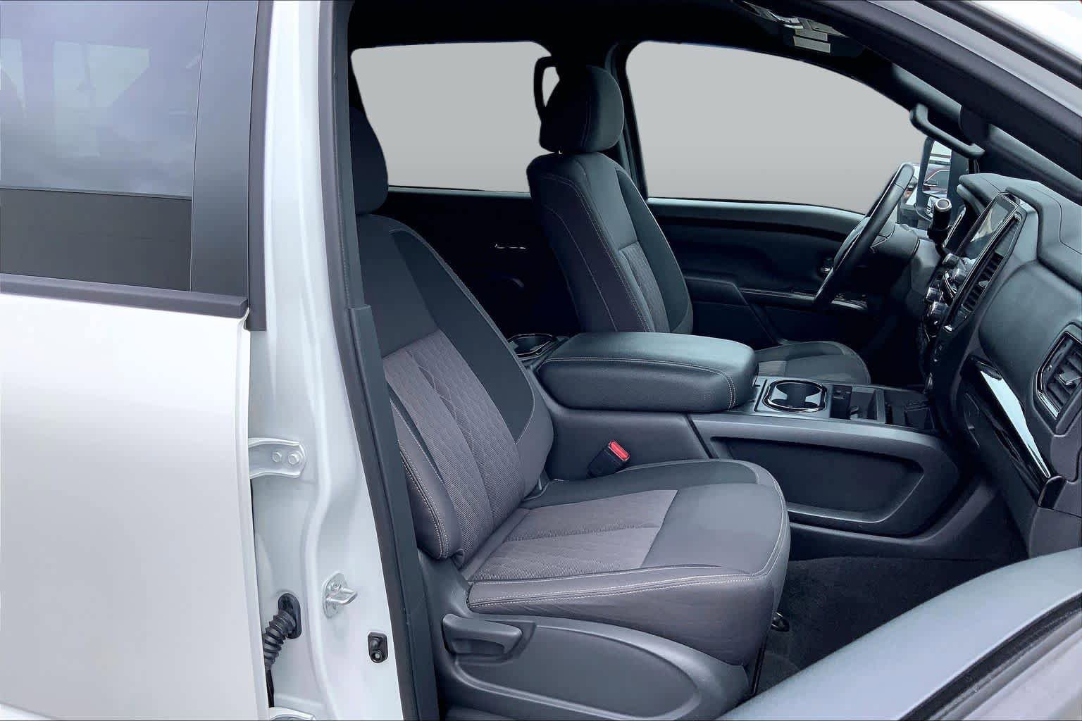 Used 2024 Nissan Titan SV RWD image 9