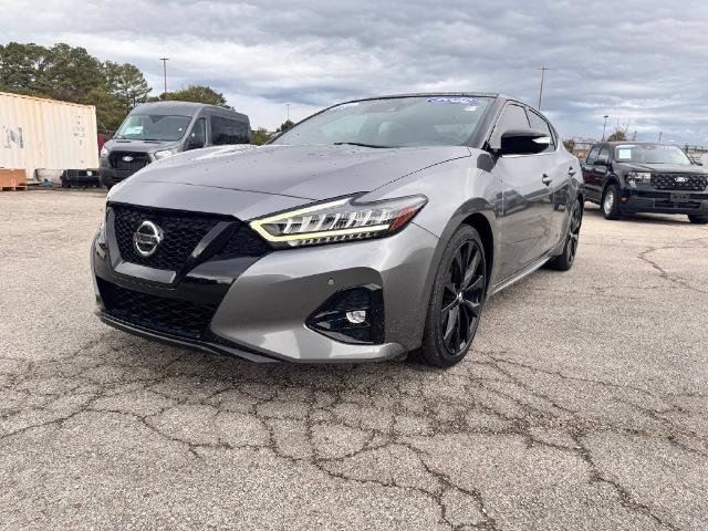 Used 2022 Nissan Maxima SR w/ Sport Mat Group FWD image 3