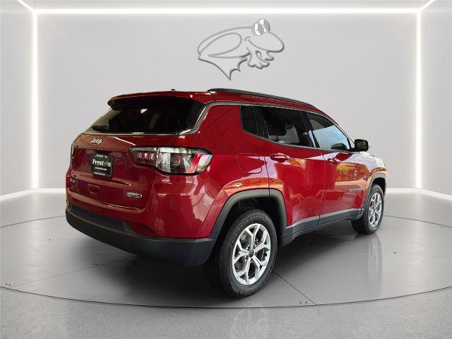 Used 2025 Jeep Compass Latitude w/ Sun & Sound Group AWD/4WD image 5