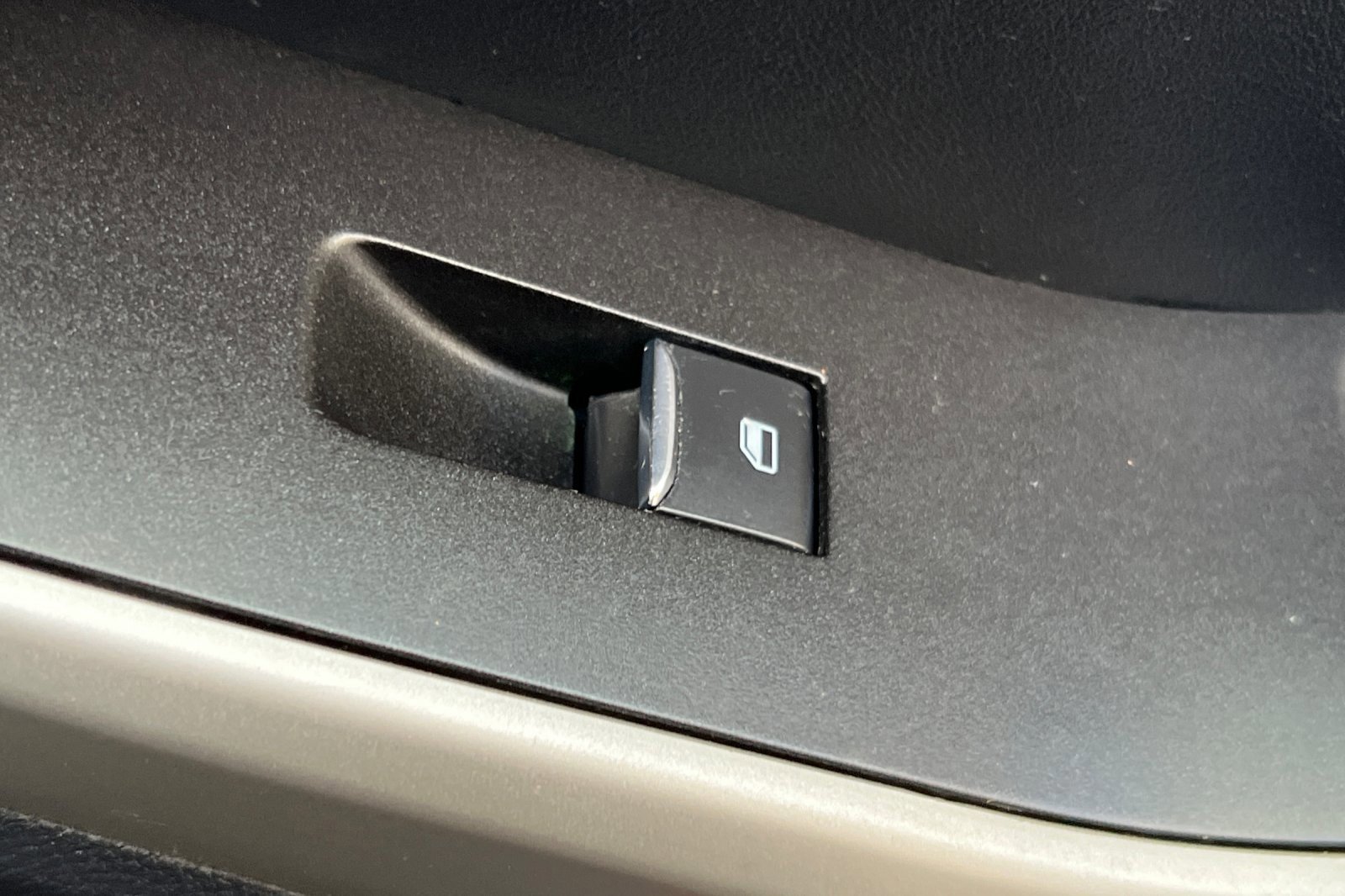 Certified 2022 Ford Explorer XLT w/ Equipment Group 202A image 23