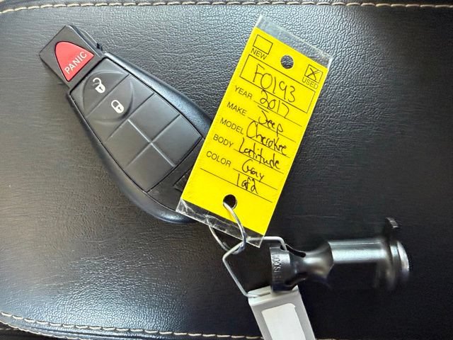 Used 2017 Jeep Cherokee Latitude w/ Safety/Convenience Group FWD image 37