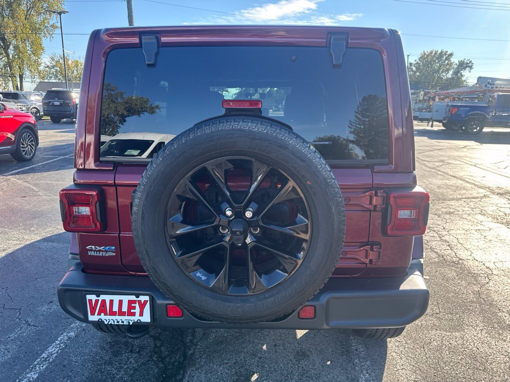 Used 2021 Jeep Wrangler Unlimited Sahara w/ Cold Weather Group AWD/4WD image 10