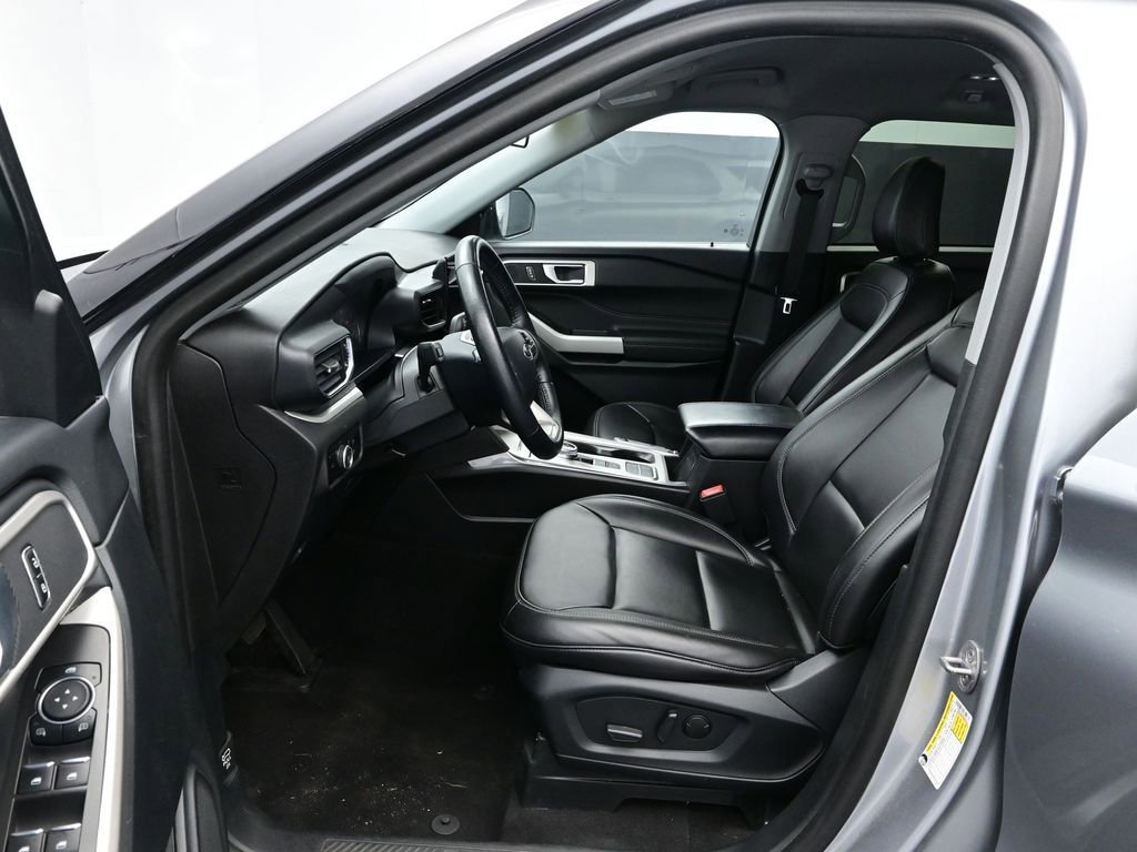 Certified 2024 Ford Explorer XLT w/ Equipment Group 202A image 13