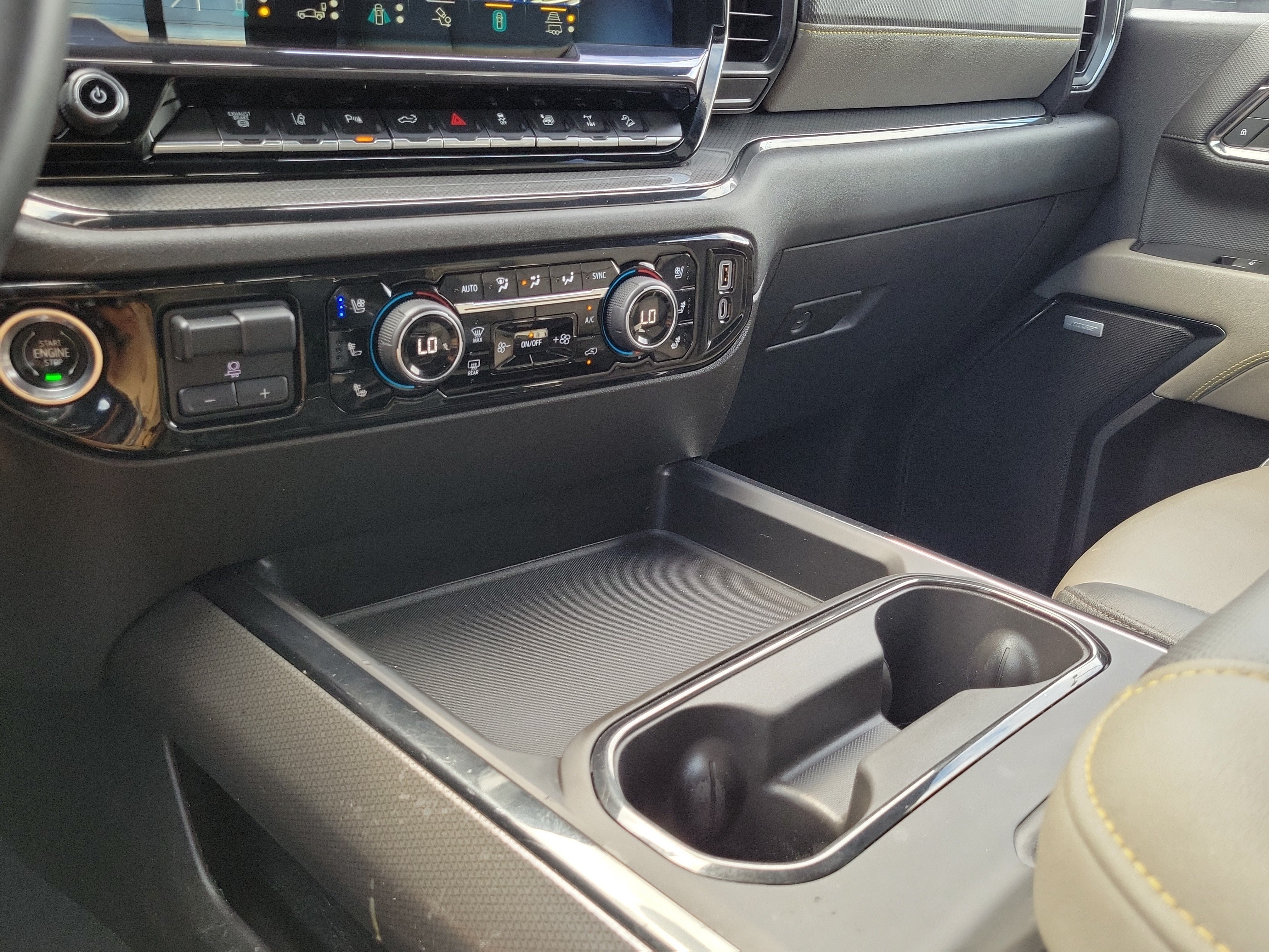 Used 2024 Chevrolet Silverado 2500 ZR2 w/ Technology Package AWD/4WD image 28
