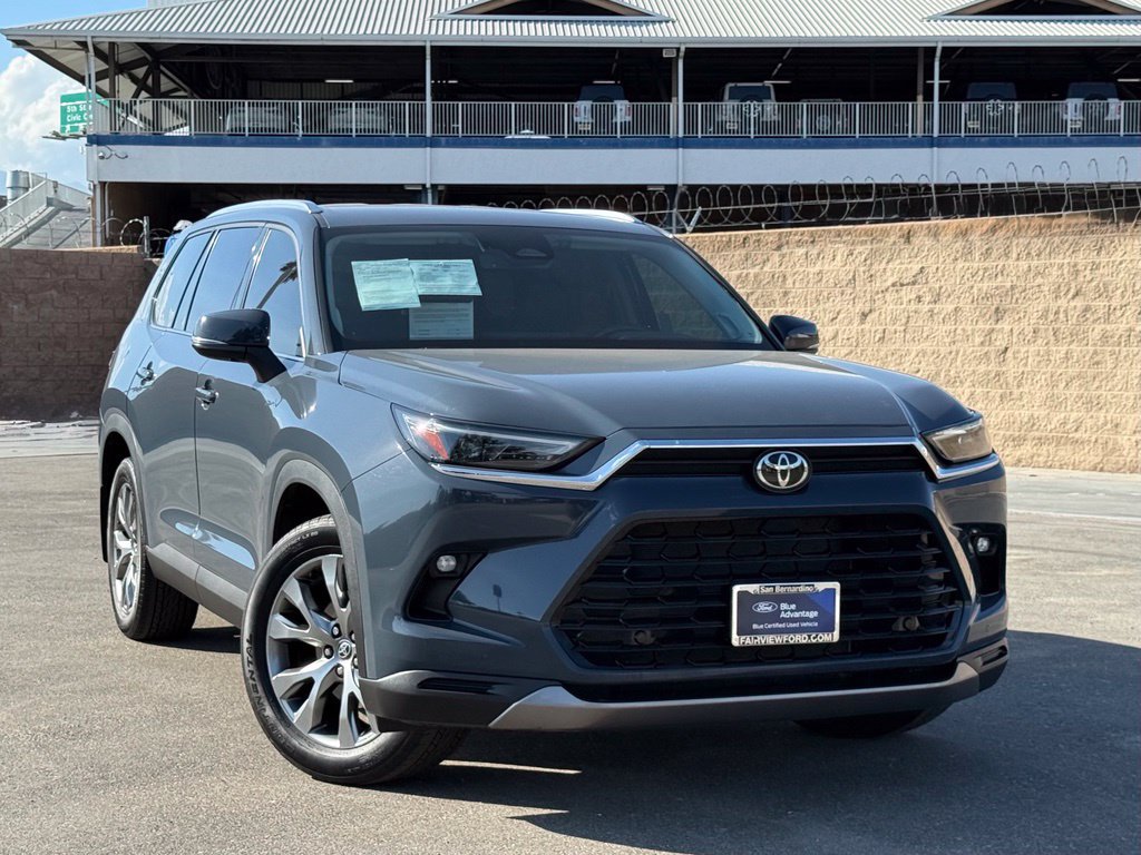 Used 2024 Toyota Grand Highlander AWD image 3