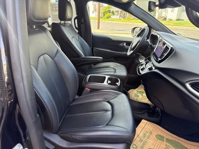 Used 2025 Chrysler Pacifica Select FWD image 31