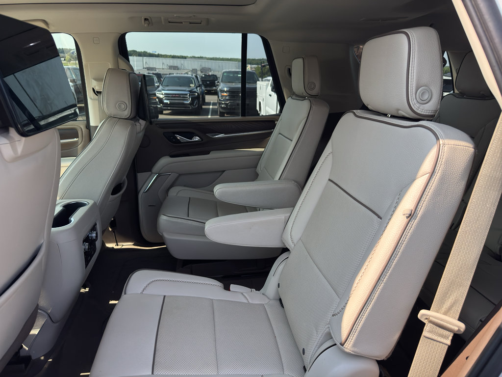 Used 2023 GMC Yukon Denali RWD image 12