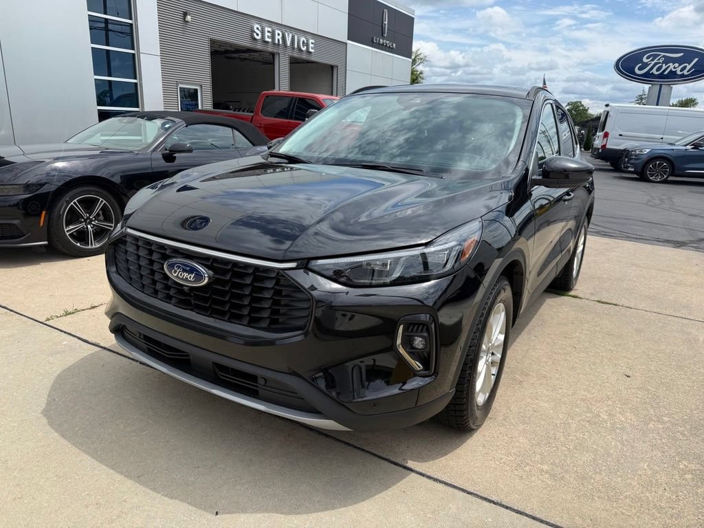 Certified 2023 Ford Escape Platinum w/ Premium Technology Package AWD/4WD image 5