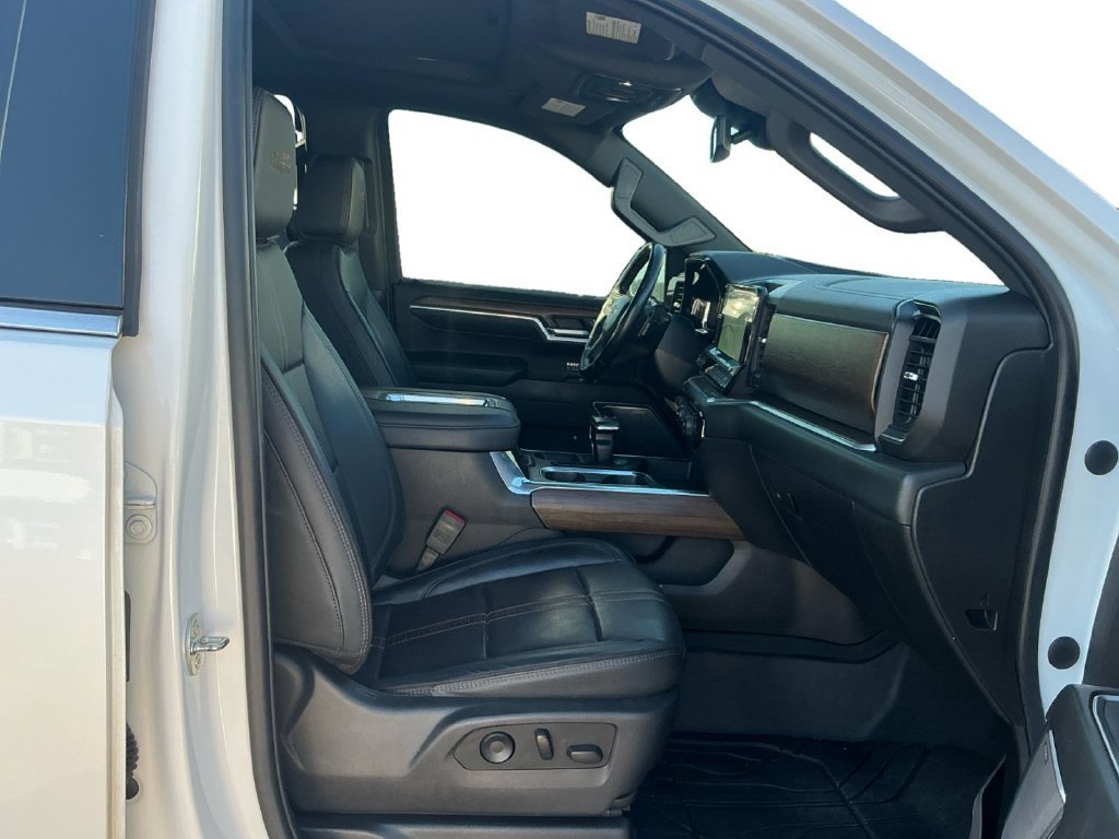 Used 2022 Chevrolet Silverado 1500 High Country w/ High Country Premium Package AWD/4WD image 22