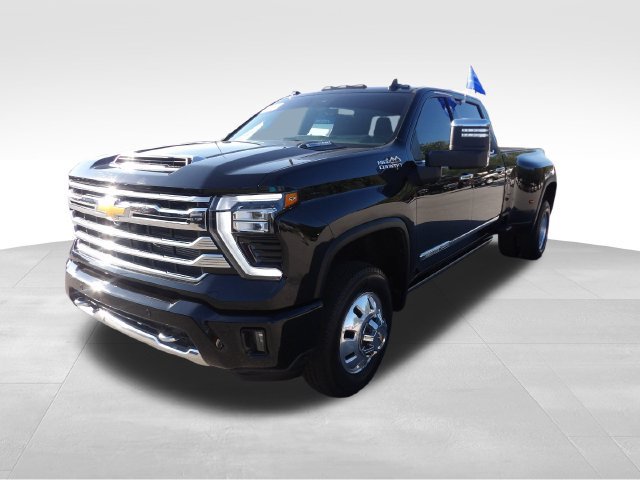 Used 2025 Chevrolet Silverado 3500 High Country w/ High Country Premium Package AWD/4WD image 3