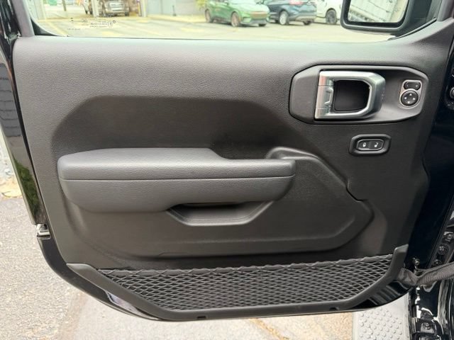Used 2025 Jeep Wrangler Sport AWD/4WD image 20