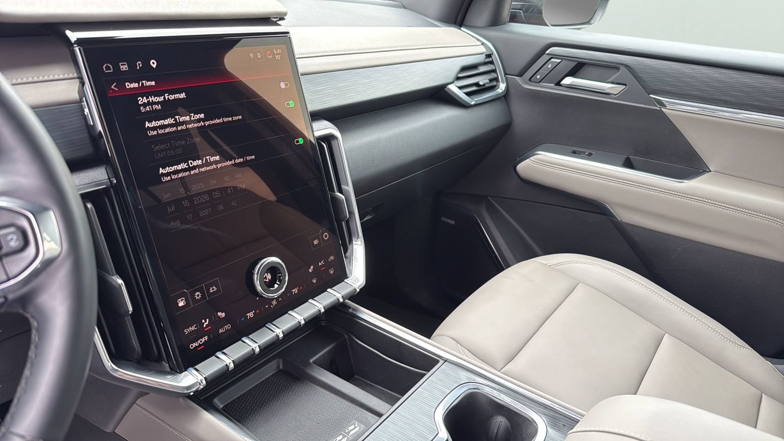 Used 2026 GMC Acadia Elevation w/ Elevation Premium Package FWD image 20