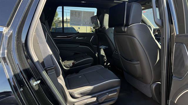 Used 2024 Cadillac Escalade Premium Luxury AWD/4WD image 26