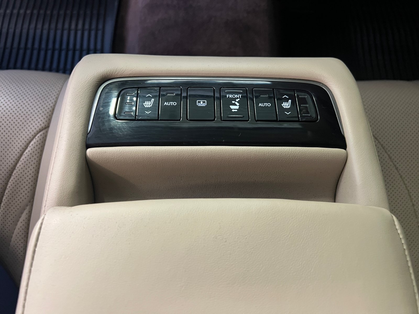 Used 2018 Lexus LS 500 AWD image 27