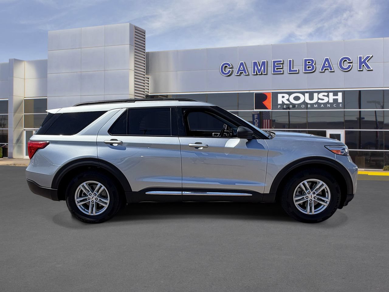 Certified 2023 Ford Explorer XLT RWD image 7