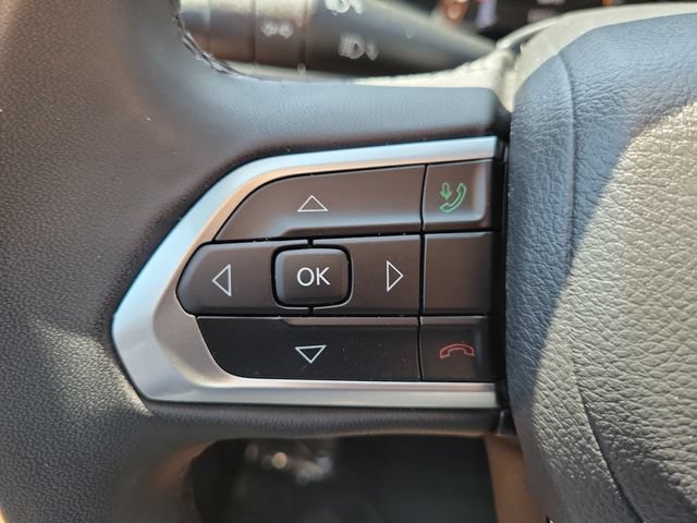 Used 2024 Jeep Compass Latitude AWD/4WD image 5