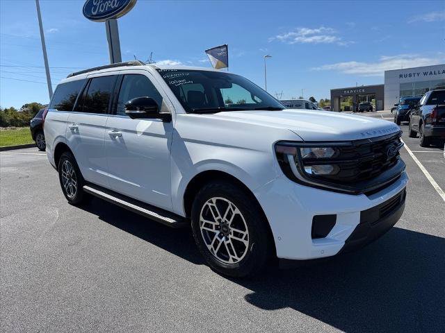 Certified 2025 Ford Expedition Active AWD/4WD image 2