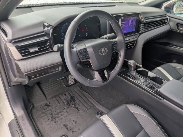 Used 2025 Toyota Camry SE w/ Convenience Package FWD image 9