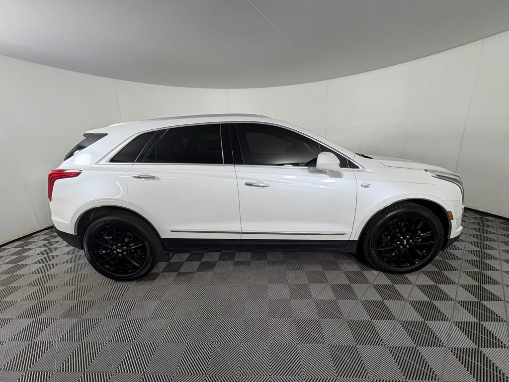 Used 2017 Cadillac XT5 Platinum w/ Driver Assist Package image 6